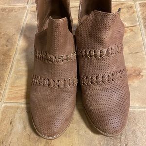 Universal Thread Ankle Booties